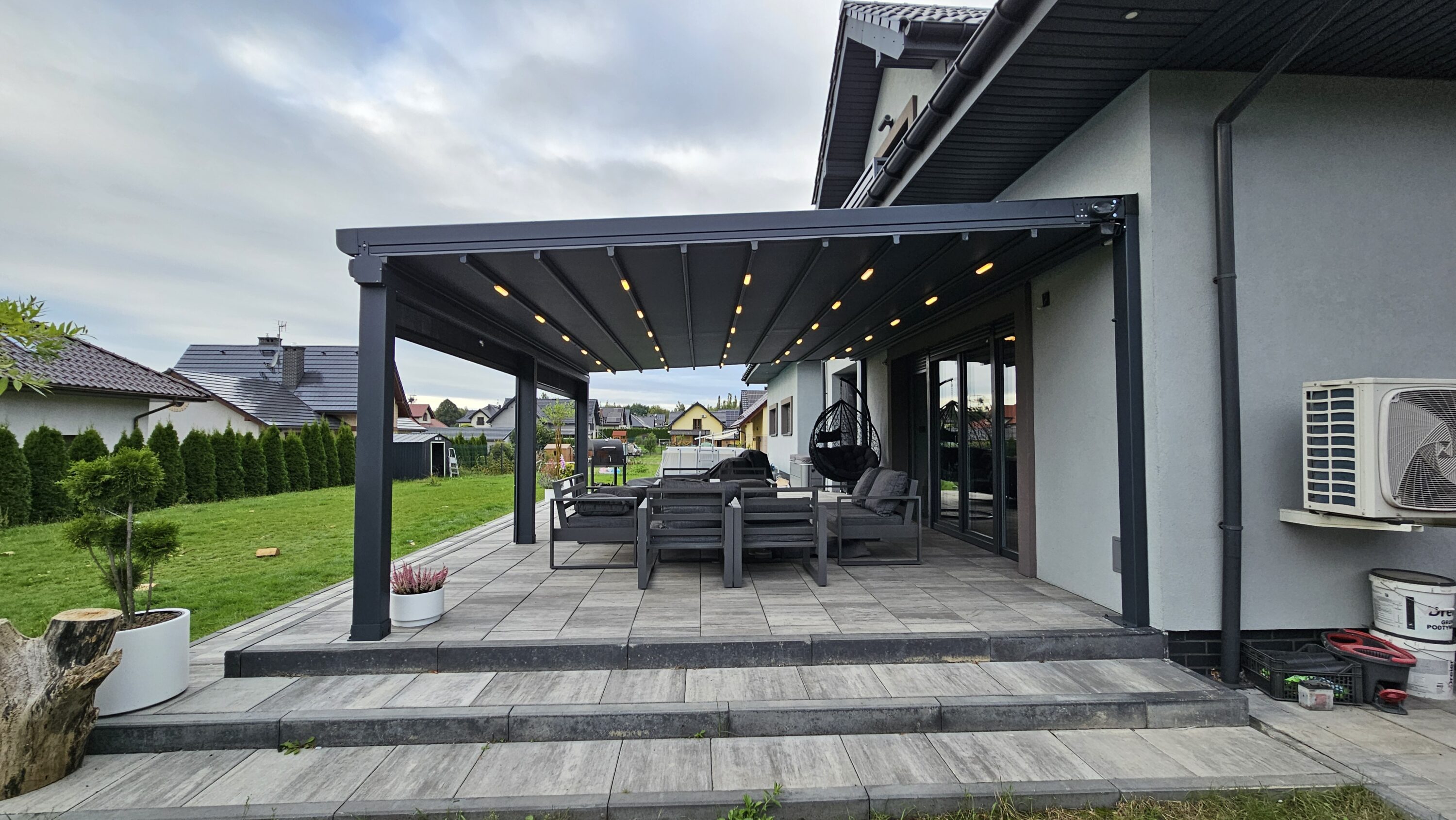 Zadaszenie tarasu z tkaniny otwierany