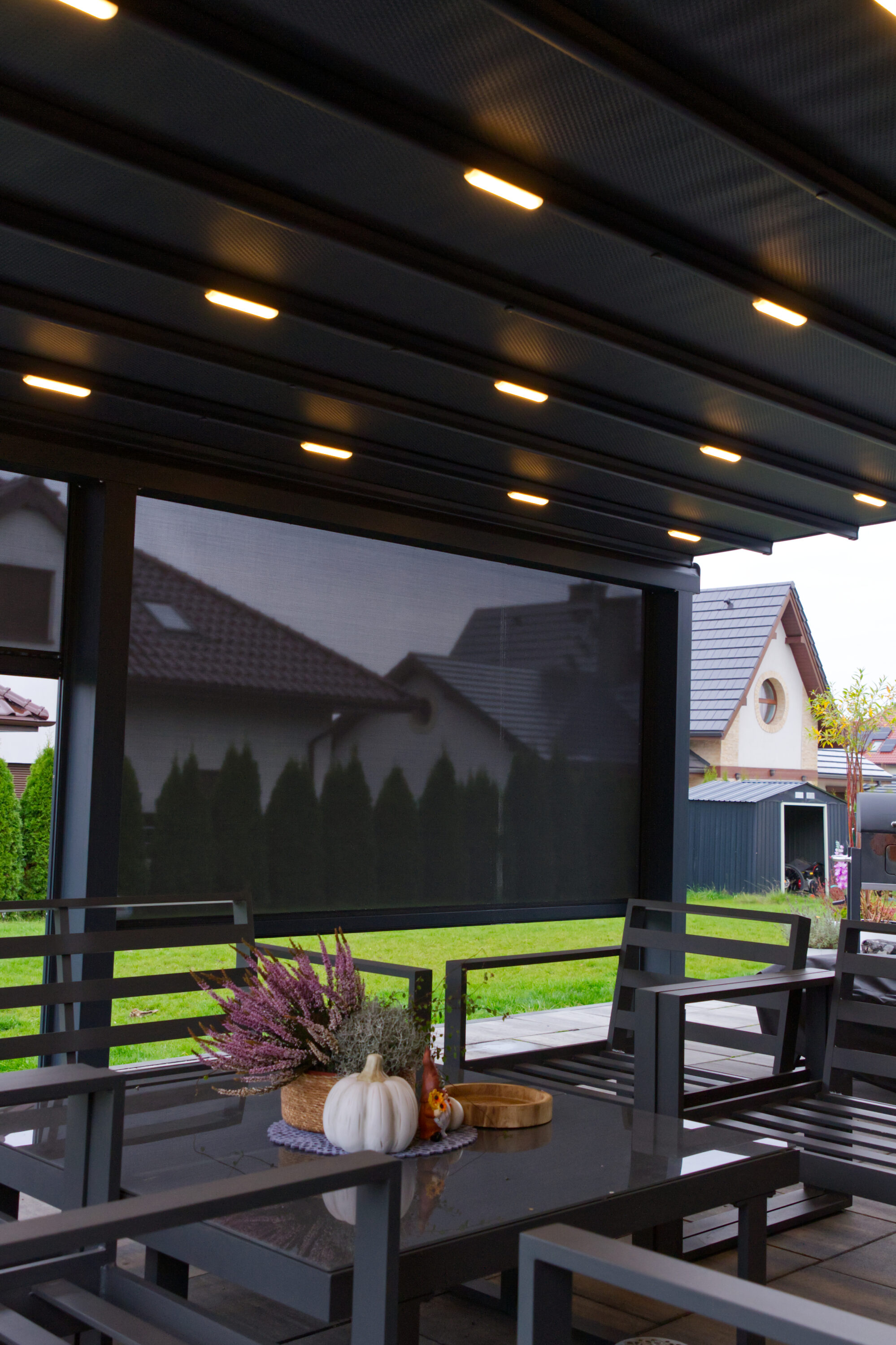 Zadaszenie tarasowe z roletą zip