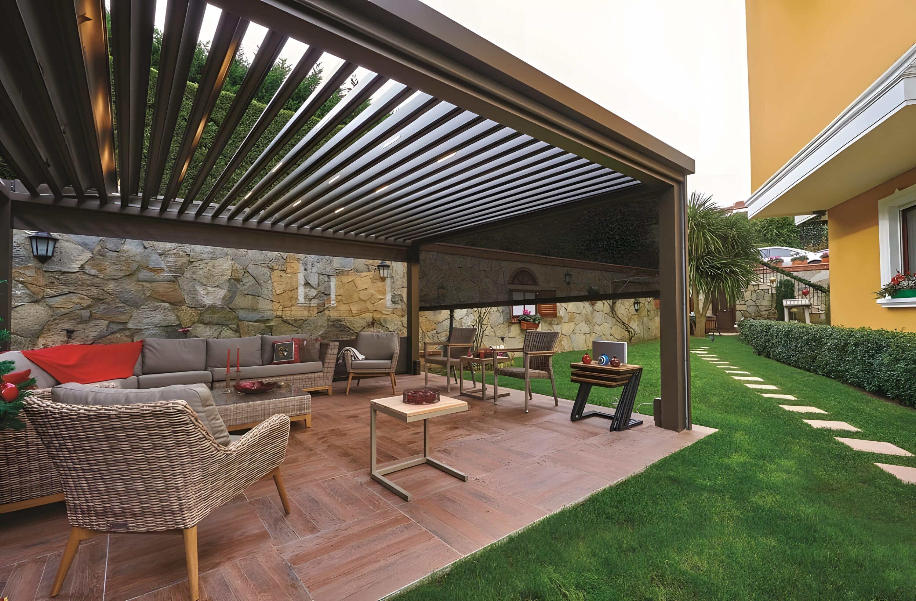 Pergola bioklimatyczna z otwieranym zadaszeniem lamelowym