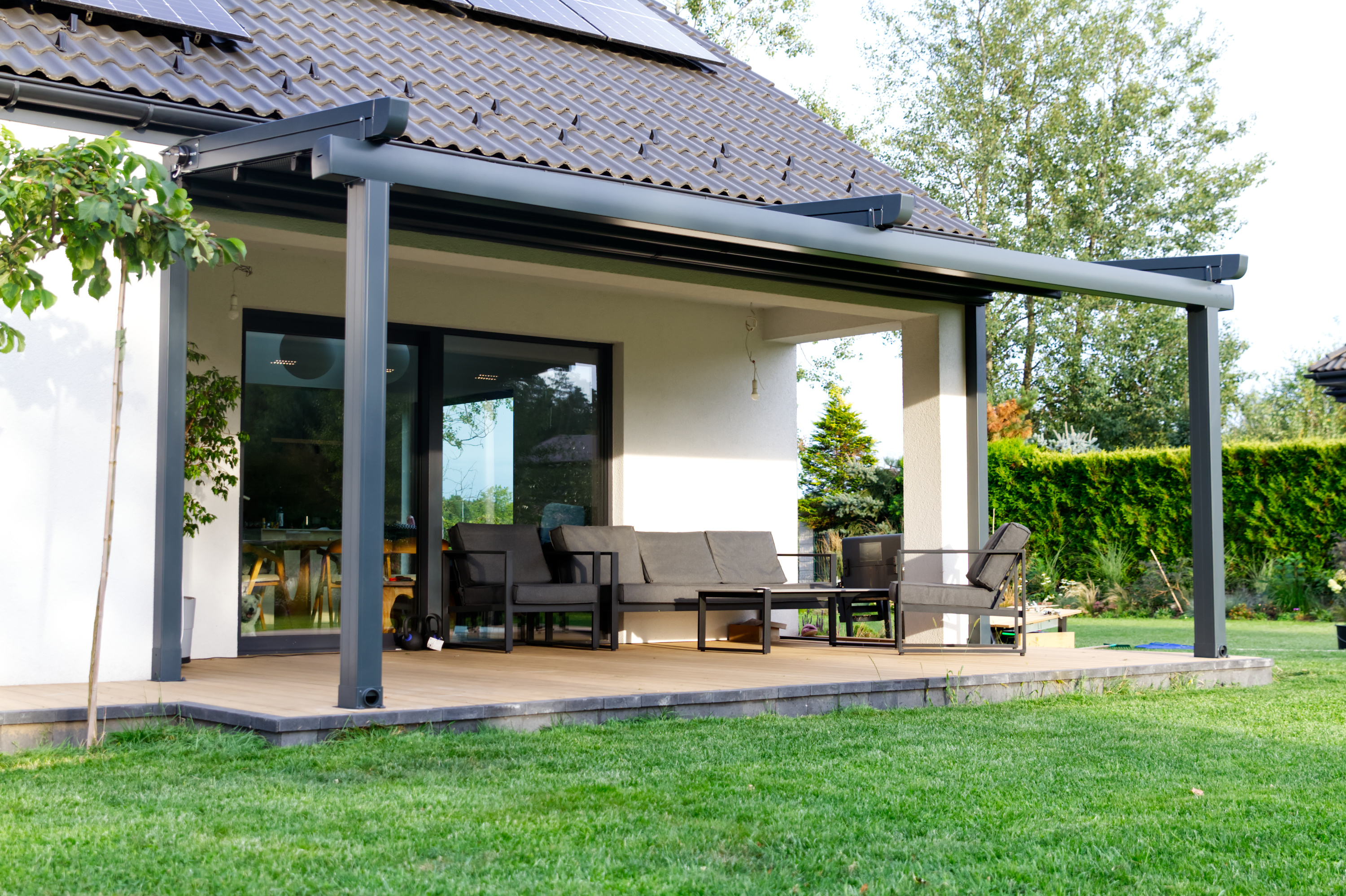 zadaszenie-tarasu-dom-szkieletowy Pergola tarasowa aluminiowa dach z materiału